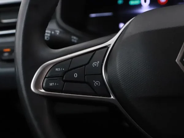 Photo 7 of 25 of VF1RJA00374065209 Renault Clio 1.6 E-Tech Full Hybrid 145