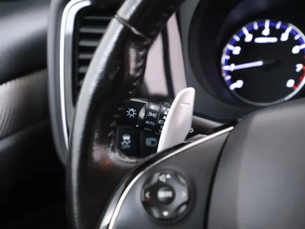 Photo 7 of 26 of JMBXTGF7WGZ002412 Mitsubishi Outlander 2.0 Aut. Executive Ed 7 Persoons Nav