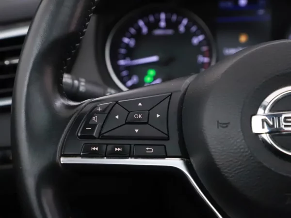 Photo 7 of 26 of SJNFFAJ11U2639705 Nissan QASHQAI 1.3 DIG-T Business Edition Pano