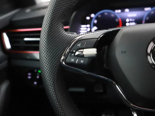 Photo 7 of 26 of TMBER7NW9P3231540 Skoda Scala 1.0 TSI Sport Business (5-drs