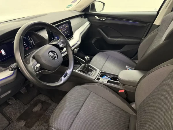 Photo 7 of 26 of TMBJP7NX2MY136328 Skoda Octavia Combi 1.0 TSI Business Edition