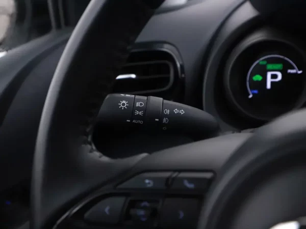 Photo 7 of 27 of YARKBAC3200180897 Toyota Yaris 1.5 Hybrid Dynamic 5-drs Hatchb