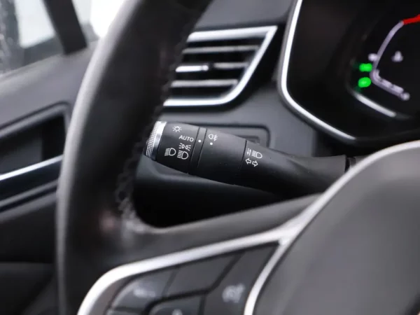 Photo 7 of 29 of VF1RJA00365530239 Renault Clio 1.0 TCe Intens LED