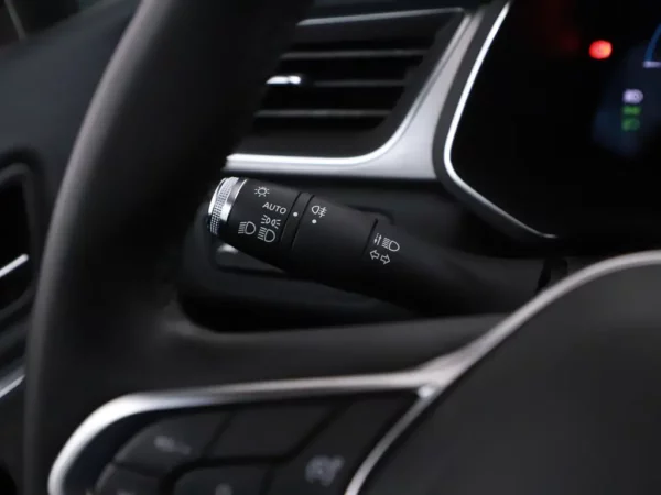 Photo 7 of 29 of VF1RJB00766260982 Renault Captur 1.6 E-Tech Plug-in Hybrid 160 Intens