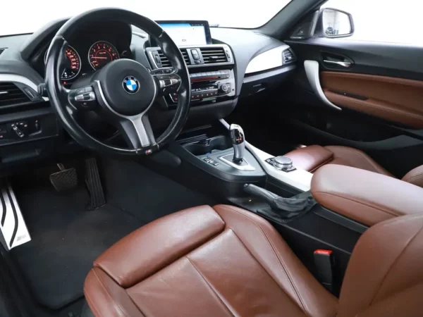 Photo 7 of 30 of WBA2F510X0V663191 BMW 2 Serie Coupé 230i Aut. Centennial High Executive Coupé M-Pack