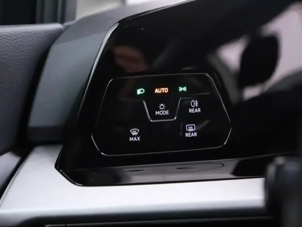 Photo 7 of 33 of WVWZZZCD2PW528663 Volkswagen GOLF Variant 1.0 eTSI Life Business