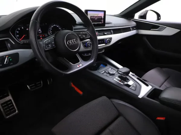 Photo 7 of 34 of WAUZZZF56KA068463 Audi A5 Sportback 35 TFSi Sport S-Tronic