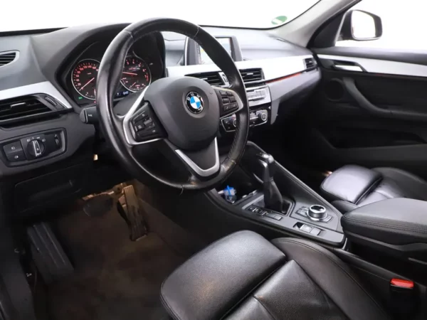 Photo 7 of 34 of WBAHS110605H03722 BMW X1 sDrive18i Aut. High Executive LED