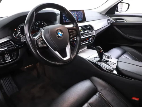 Photo 7 of 34 of WBAJL11080BC88242 BMW 5 Serie Touring 520i High Executive 5-drs Combi