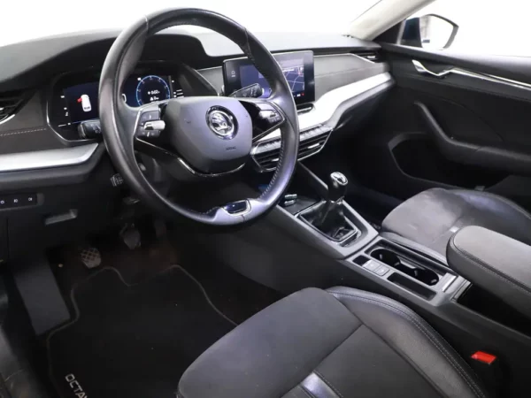 Photo 7 of 38 of TMBJP7NX4MY040099 Skoda Octavia Combi 1.0 TSI Business Edition Plus 5-drs Combi