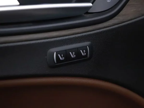 Photo 7 of 41 of ZARFAHBN5J7C00212 Alfa Romeo Stelvio 2.0 T AWD Special Edition 5-drs SUV