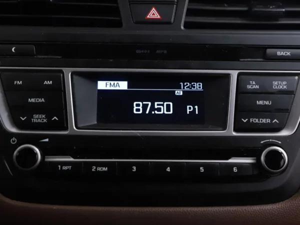 Photo 8 of 18 of NLHB251AAJZ387663 Hyundai i20 1.0 T-GDI i-Drive Cool