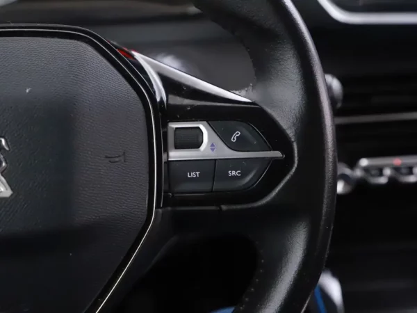 Photo 8 of 24 of VR3UPHMHDL5017051 Peugeot 208 1.2 PureTech Active Navi