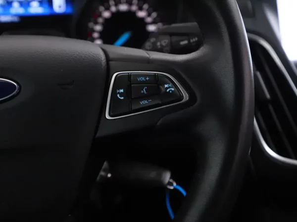 Photo 8 of 25 of WF05XXGCC5JT14065 Ford Focus 1.0 Lease Edition Navi