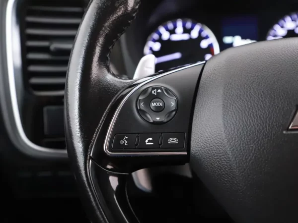 Photo 8 of 26 of JMBXTGF7WGZ002412 Mitsubishi Outlander 2.0 Aut. Executive Ed 7 Persoons Nav