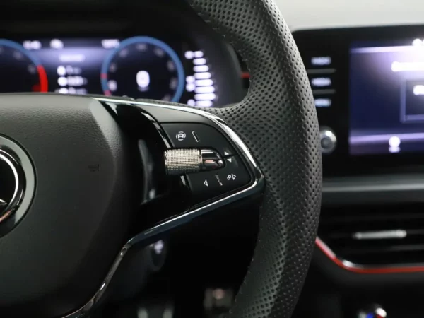 Photo 8 of 26 of TMBER7NW9P3231540 Skoda Scala 1.0 TSI Sport Business (5-drs