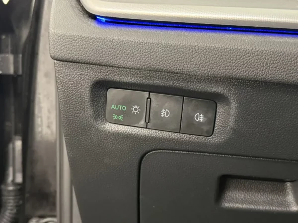 Photo 8 of 26 of TMBJP7NX2MY136328 Skoda Octavia Combi 1.0 TSI Business Edition