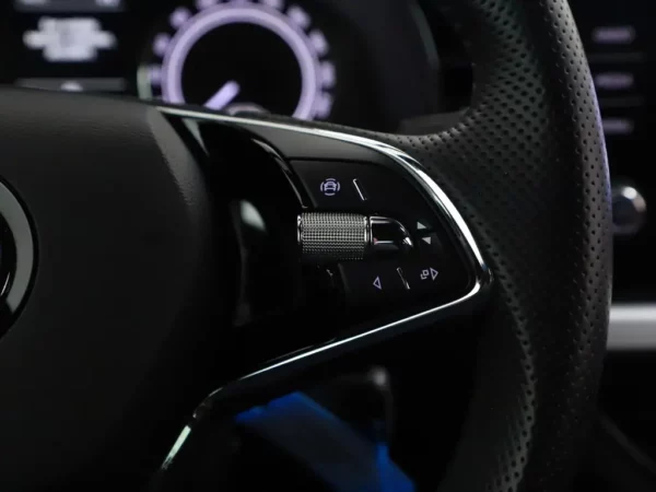 Photo 8 of 27 of TMBGR6NW3N3076807 Skoda Kamiq 1.0 TSI Business Edition (5-drs