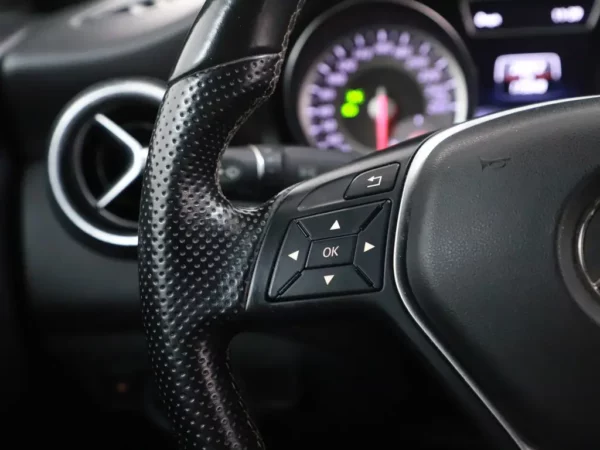 Photo 8 of 27 of WDD1173421N012561 Mercedes-Benz CLA-Klasse 180 Edition 1