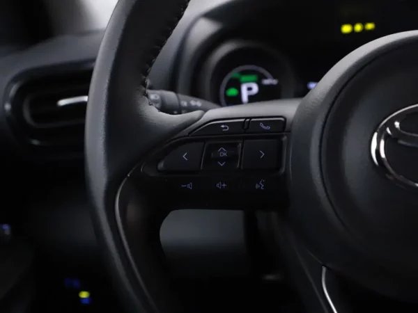 Photo 8 of 27 of YARKBAC3200180897 Toyota Yaris 1.5 Hybrid Dynamic 5-drs Hatchb