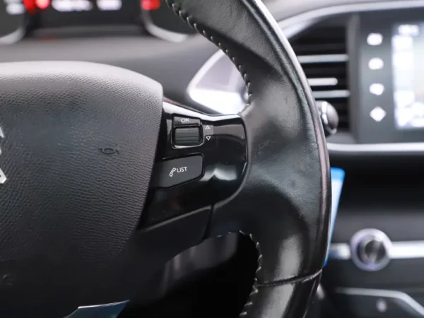 Photo 8 of 28 of VF3LRHNYHFS262025 Peugeot 308 SW 1.2 PureTech GT Line