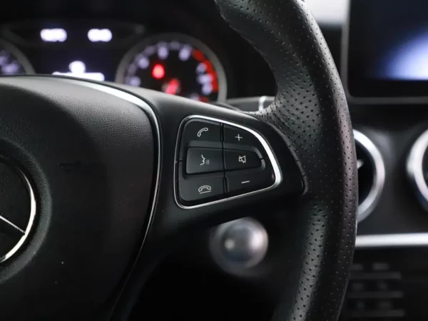 Photo 8 of 28 of WDD1760421J761277 Mercedes-Benz A-Klasse 180 Aut. AMG LED