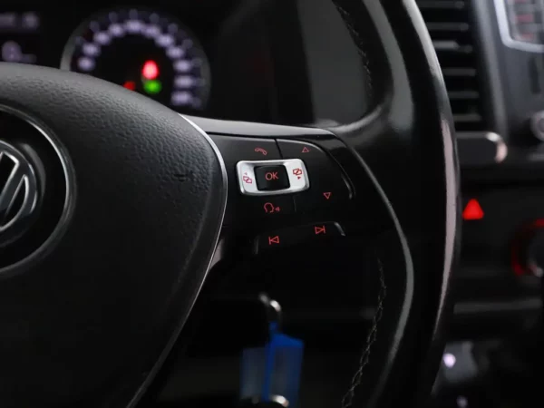 Photo 8 of 28 of WV1ZZZ7HZKX007862 Volkswagen Transporter 2.0 TDI L1H2 Highline (Bestel)