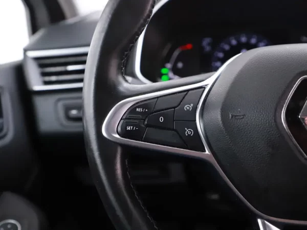 Photo 8 of 29 of VF1RJA00365530239 Renault Clio 1.0 TCe Intens LED