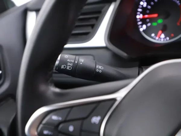 Photo 8 of 29 of VF1RJB00068086046 Renault Captur 1.0 TCe 100 Bi-Fuel Business Zen LED