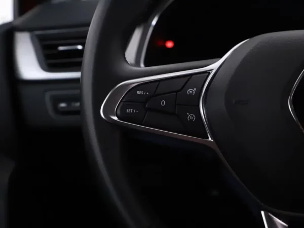 Photo 8 of 29 of VF1RJB00766260982 Renault Captur 1.6 E-Tech Plug-in Hybrid 160 Intens