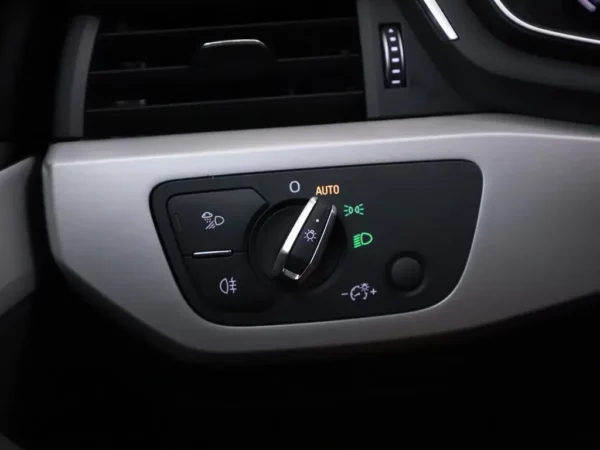 Photo 8 of 30 of WAUZZZF58LA021775 Audi A5 Sportback 40 TFSI Aut. Launch edition Business LED