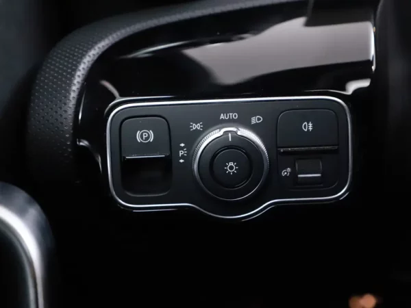 Photo 8 of 30 of WDD1771871J141650 Mercedes-Benz A-Klasse 200 Aut. Business Solution AMG