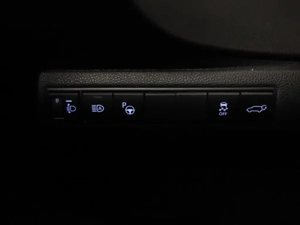 Photo 8 of 31 of SB1Z93BE40E063357 Toyota Corolla Touring Sports 1.8 Hybrid Executive