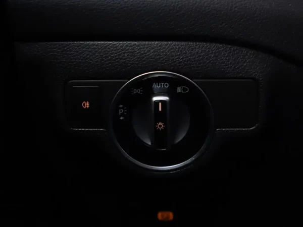 Photo 8 of 31 of WDC1569421J583378 Mercedes-Benz GLA 180 Business Solution AMG Night LED