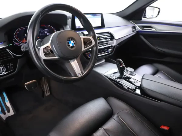 Photo 8 of 33 of WBAJR110X0WW57722 BMW 5 Serie 520i High Executive Edition (4-drs Sedan)