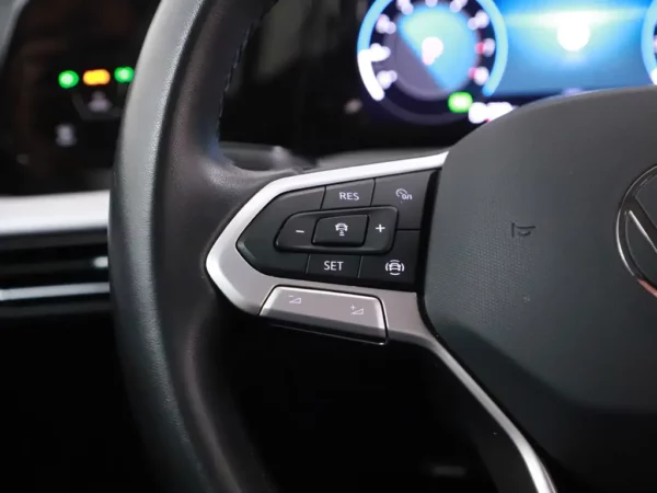 Photo 8 of 33 of WVWZZZCD2PW528663 Volkswagen GOLF Variant 1.0 eTSI Life Business