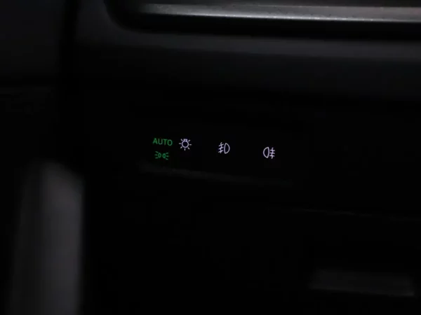 Photo 8 of 34 of TMBAP7NX0MY011246 Skoda Octavia 1.0 TSI Business Edition 5-drs Hatchb.