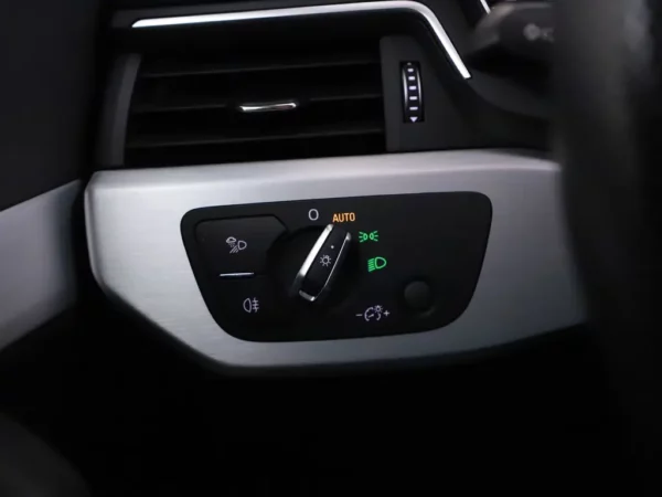 Photo 8 of 34 of WAUZZZF56KA068463 Audi A5 Sportback 35 TFSi Sport S-Tronic