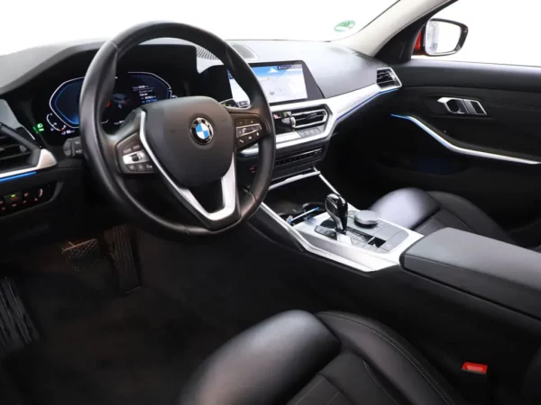 Photo 8 of 34 of WBA6N31060FL56510 BMW 3 Serie Touring 330e Business Edition Plus LED