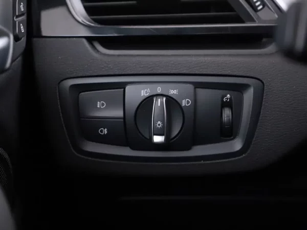 Photo 8 of 34 of WBAHS110605H03722 BMW X1 sDrive18i Aut. High Executive LED