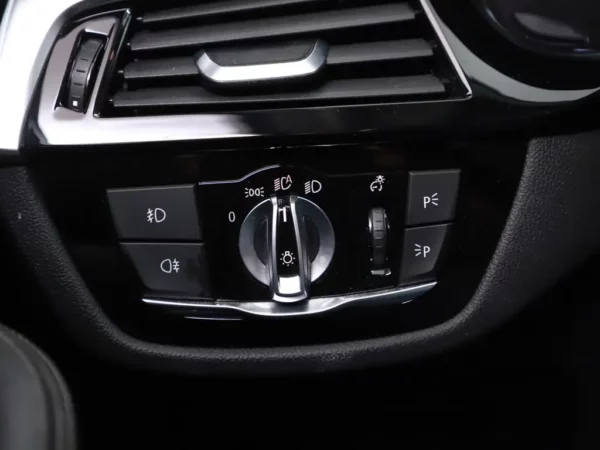 Photo 8 of 34 of WBAJL11080BC88242 BMW 5 Serie Touring 520i High Executive 5-drs Combi