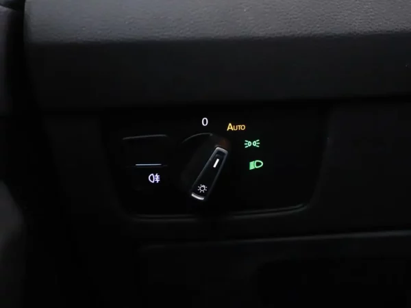 Photo 8 of 35 of WVWZZZ3CZHE054129 Volkswagen Passat Variant 1.4 TSI GTE Connected