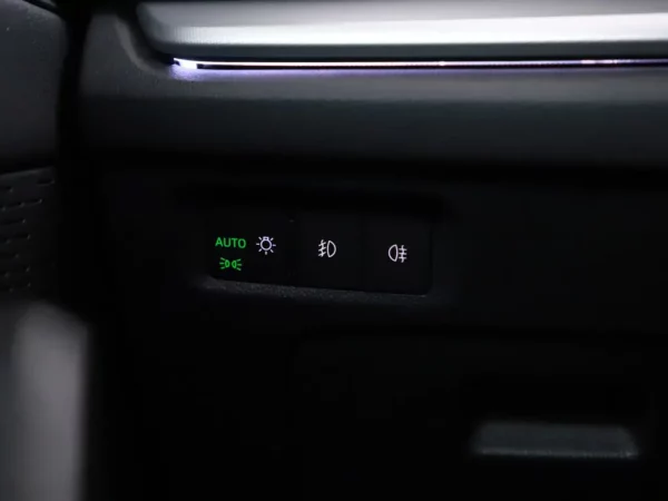 Photo 8 of 38 of TMBJP7NX4MY040099 Skoda Octavia Combi 1.0 TSI Business Edition Plus 5-drs Combi