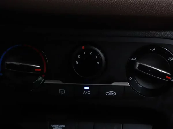 Photo 9 of 18 of NLHB251AAJZ387663 Hyundai i20 1.0 T-GDI i-Drive Cool