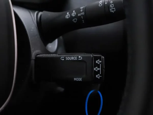 Photo 9 of 24 of VF1RJA00074068634 Renault Clio 1.6 E-Tech Full Hybrid 145