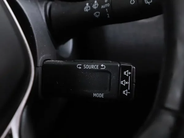 Photo 9 of 25 of VF1RJA00474065221 Renault Clio 1.6 E-Tech Full Hybrid 145