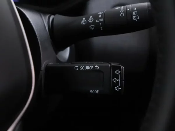 Photo 9 of 25 of VF1RJA00674065222 Renault Clio 1.6 E-Tech Full Hybrid 145