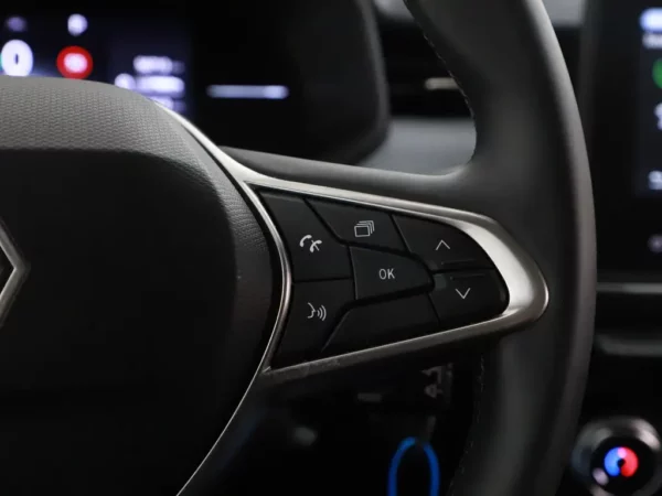 Photo 9 of 25 of VF1RJA00974068602 Renault Clio 1.6 E-Tech Full Hybrid 145