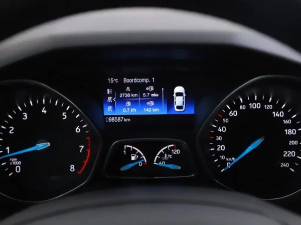 Photo 9 of 25 of WF05XXGCC5JT14065 Ford Focus 1.0 Lease Edition Navi