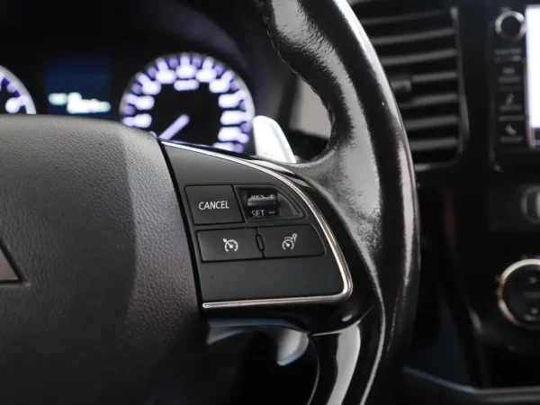 Photo 9 of 26 of JMBXTGF7WGZ002412 Mitsubishi Outlander 2.0 Aut. Executive Ed 7 Persoons Nav